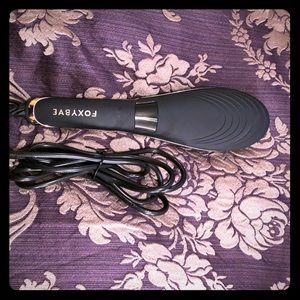 Foxy bae straightening brush